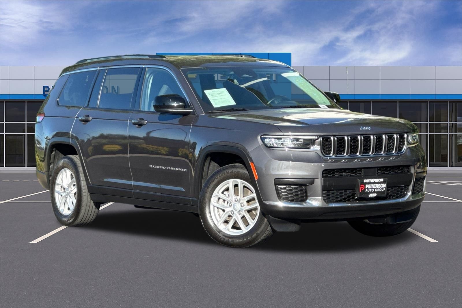 Used 2022 Gray Jeep Laredo image 2