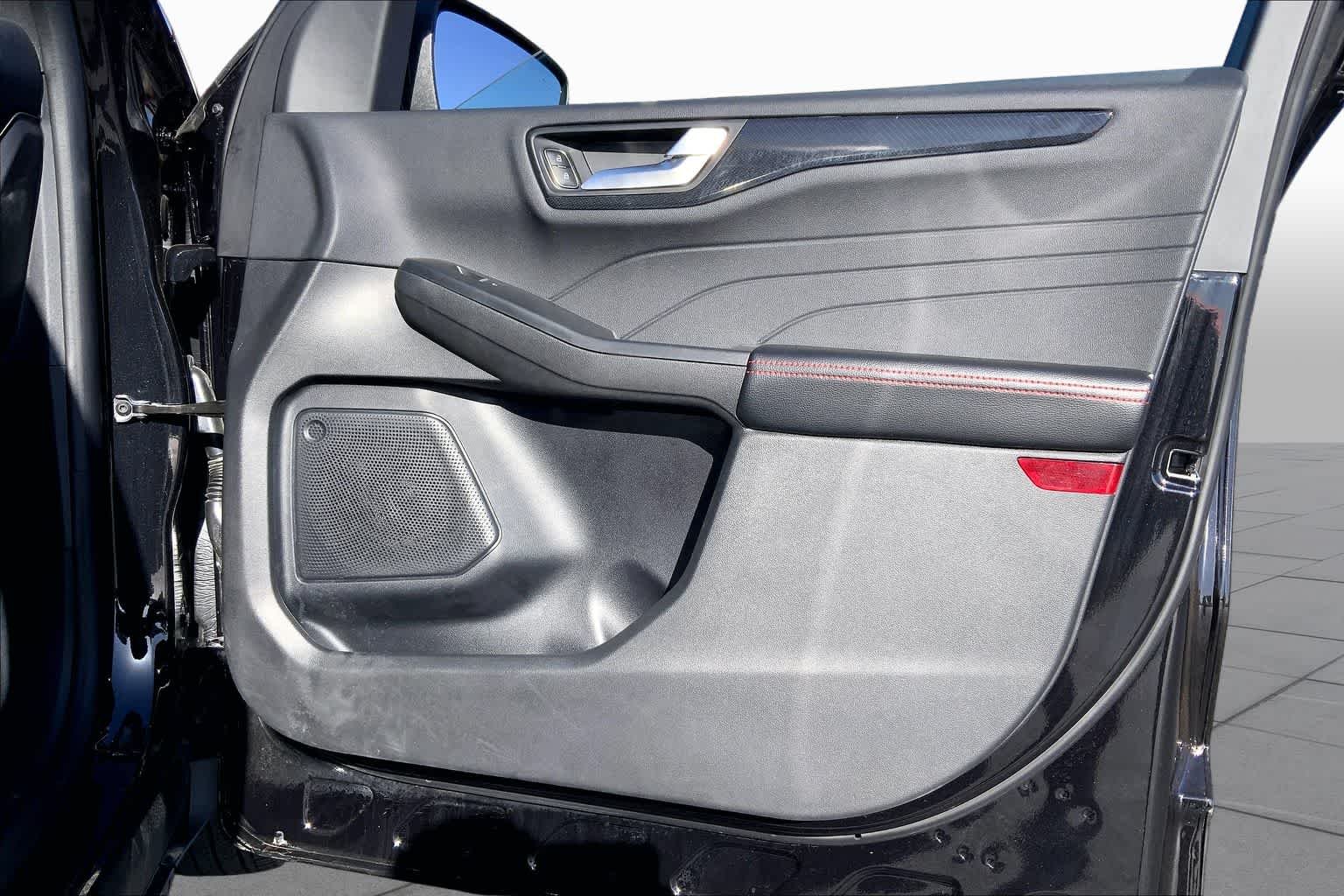 Used 2025 Agate Black Metallic Ford ST-Line image 23