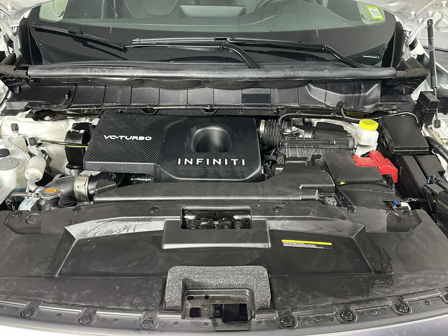 Used 2026 Radiant White INFINITI LUXE image 5