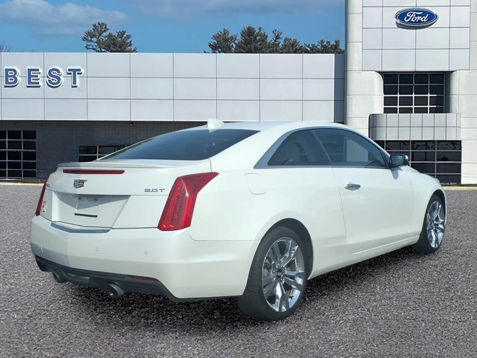 Used 2017 Crystal White Tricoat Cadillac Luxury AWD image 7