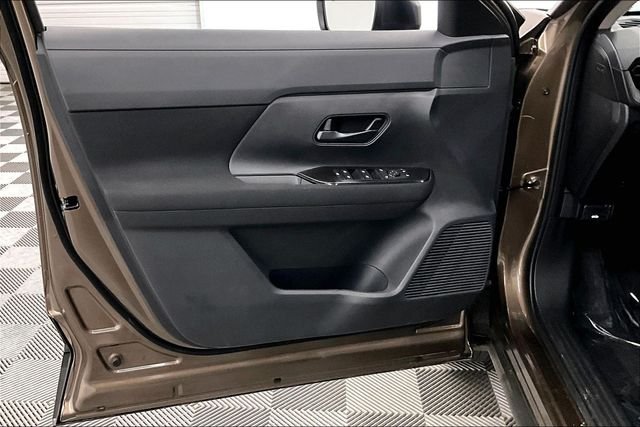 New 2027 Canyon Bronze Nissan S image 28