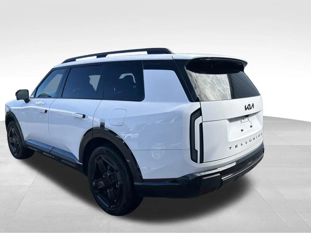 Used 2027 White Kia  image 3