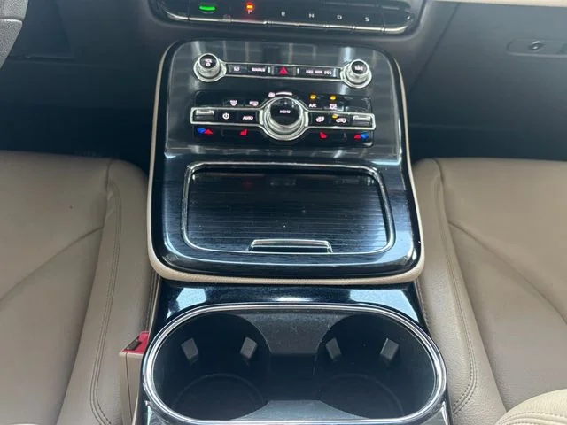 Used 2022 Red Lincoln Standard image 6