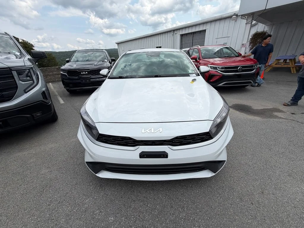 Used 2023 White Kia LXS image 8