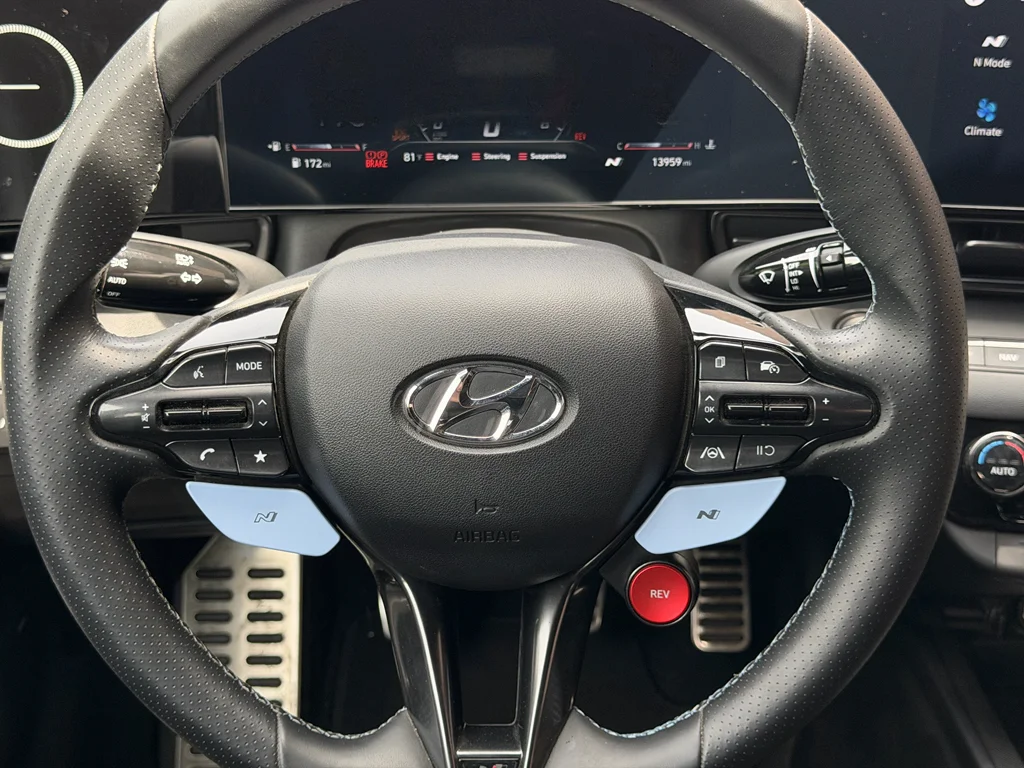 Used 2023 Onyx Black Hyundai Base image 11
