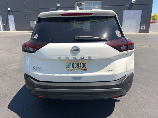 Used 2021 White Nissan S image 11
