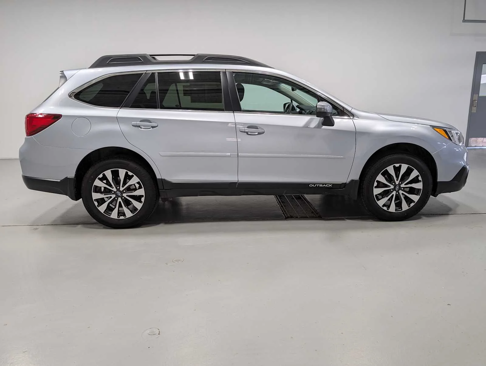 Used 2016 Ice Silver Metallic Subaru 2.5i Limited image 7