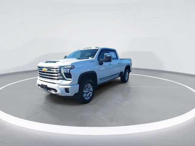Used 2025 Beige Chevrolet High Country image 4