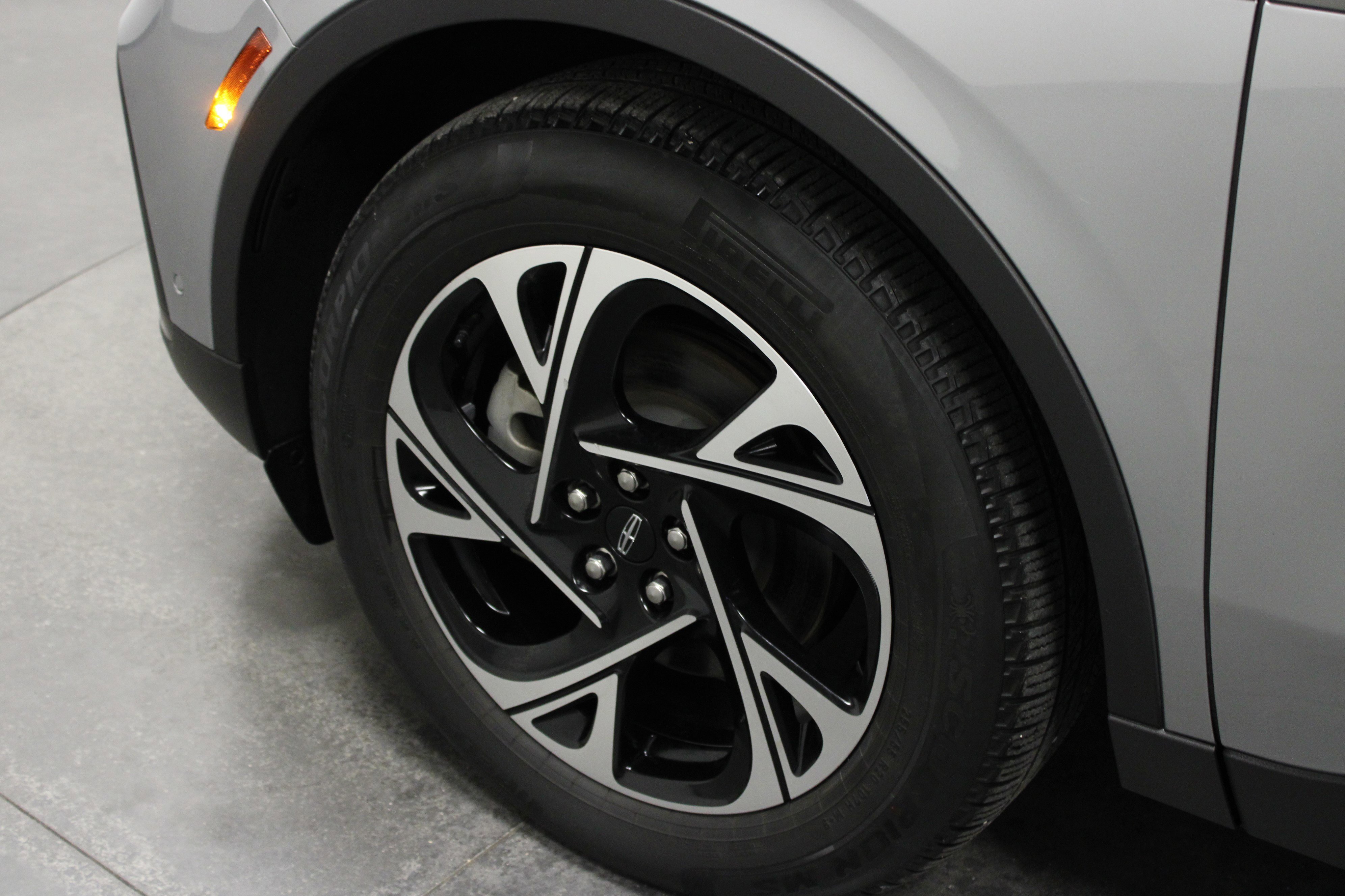 Used 2024 Radiance Metallic Lincoln Premiere image 10