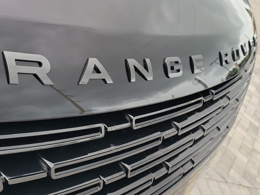 New 2027 Santorini Black Land Rover SE image 9