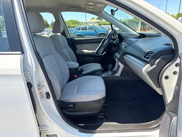 Used 2018 Crystal White Pearl Subaru 2.5i image 9
