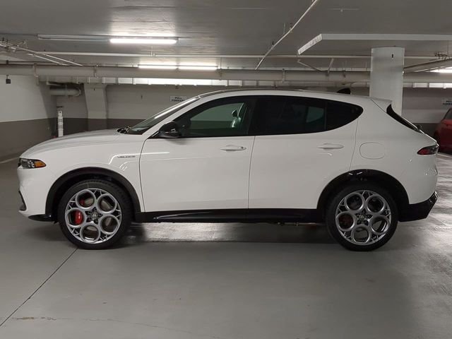 New 2025 Milano White Exterior Paint Alfa Romeo Veloce image 4