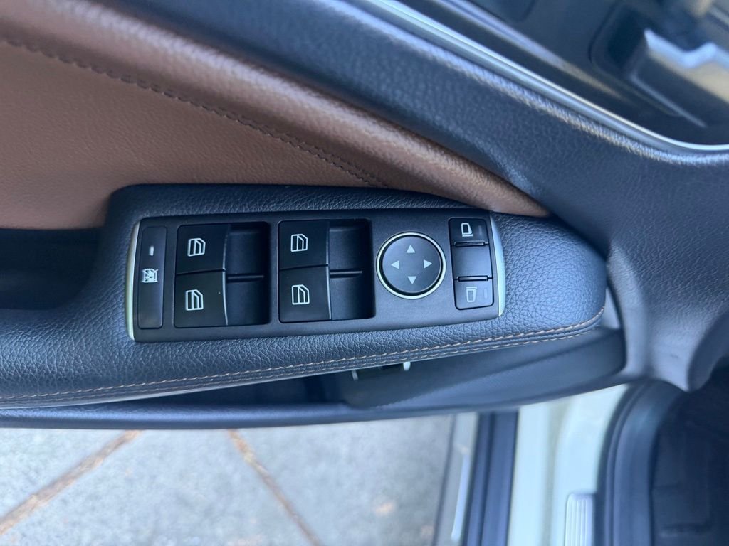 Used 2017  Mercedes-Benz GLA 250 image 13