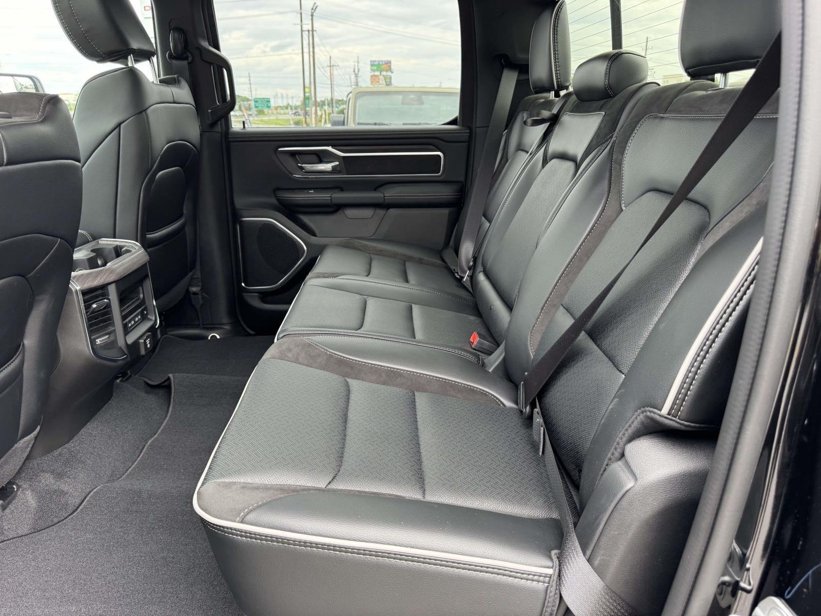 New 2026 Diamond Black Crystal Pearl-Coat Exterior Paint RAM Laramie image 19