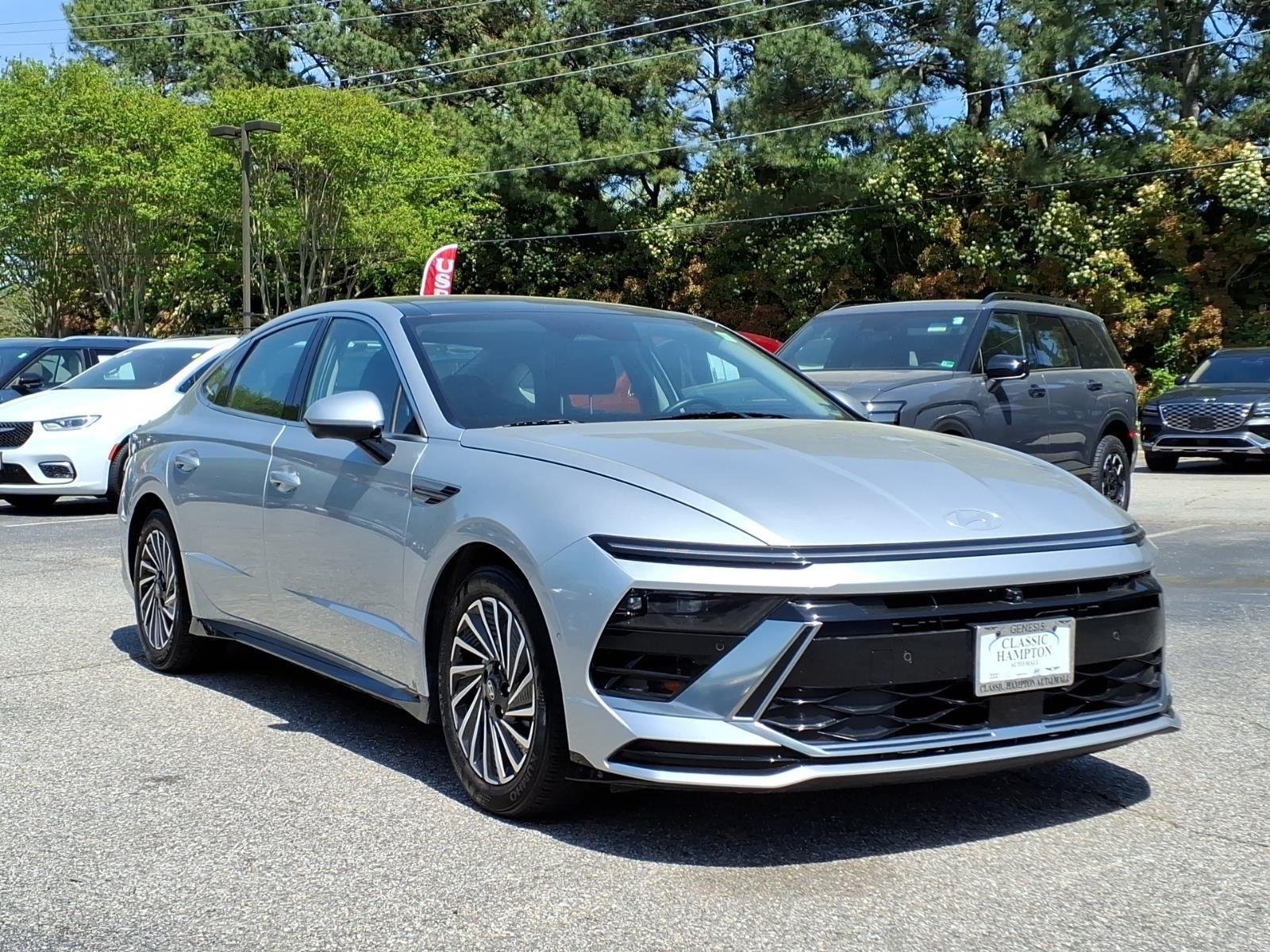Used 2024 Aero Silver Hyundai Limited image 4