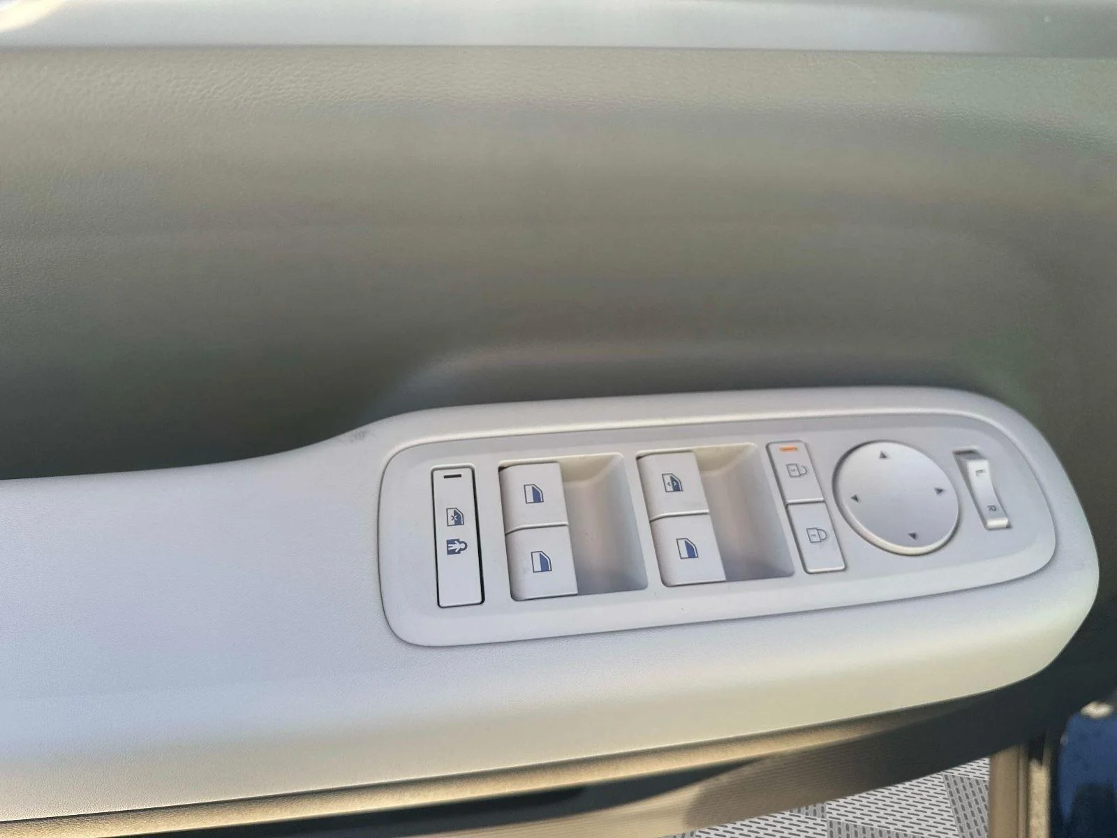 New 2026 Ecotronic Gray Hyundai SE image 18
