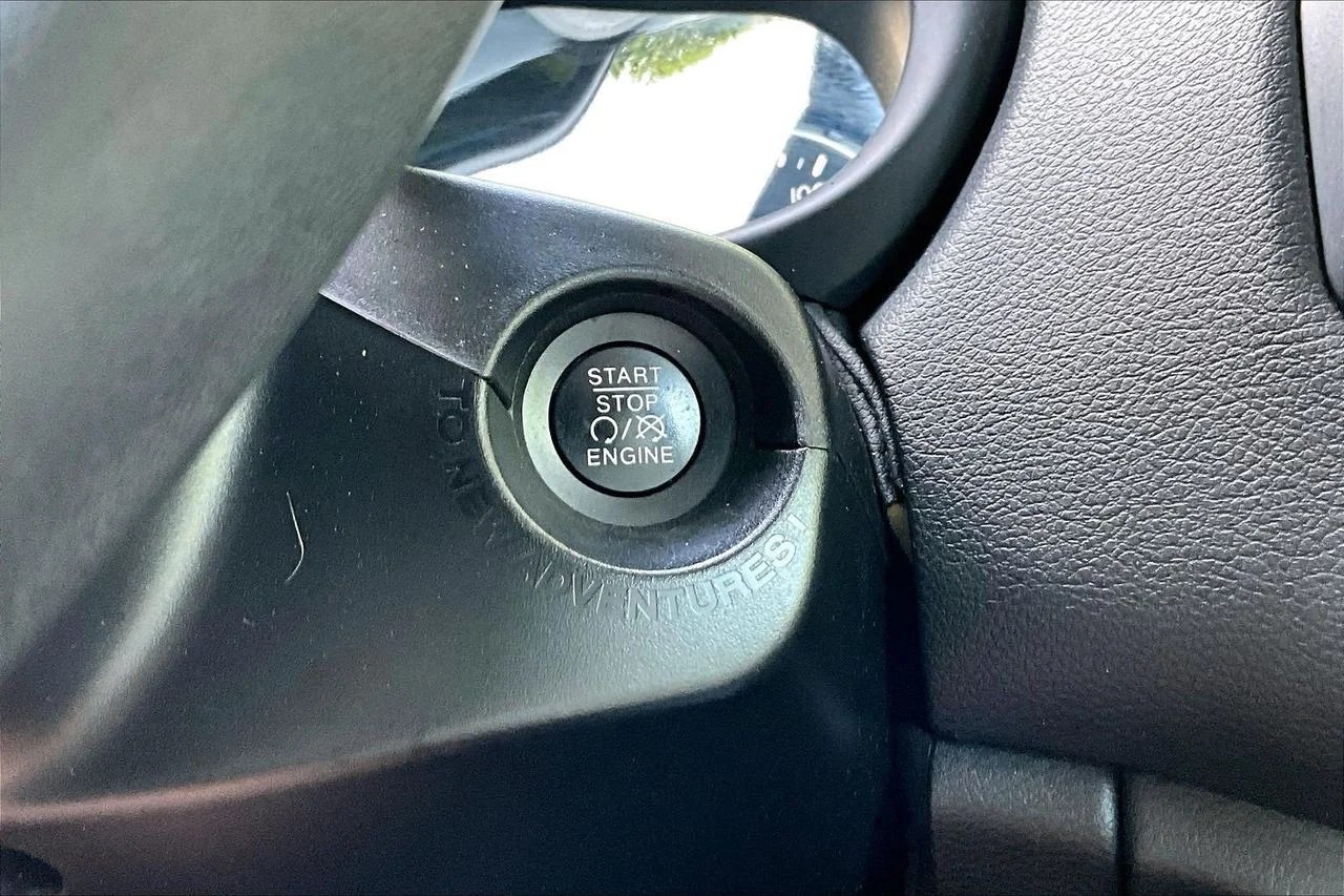 Used 2022 Black Jeep Latitude image 26