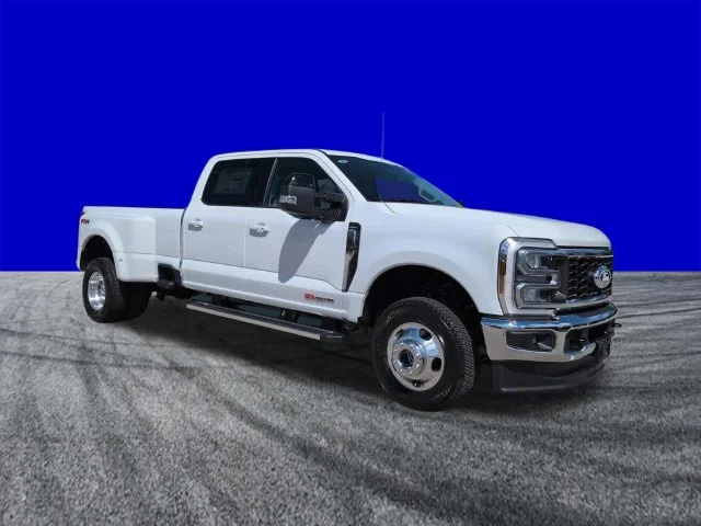 New 2027 Oxford White Ford F-350® Lariat® image 2