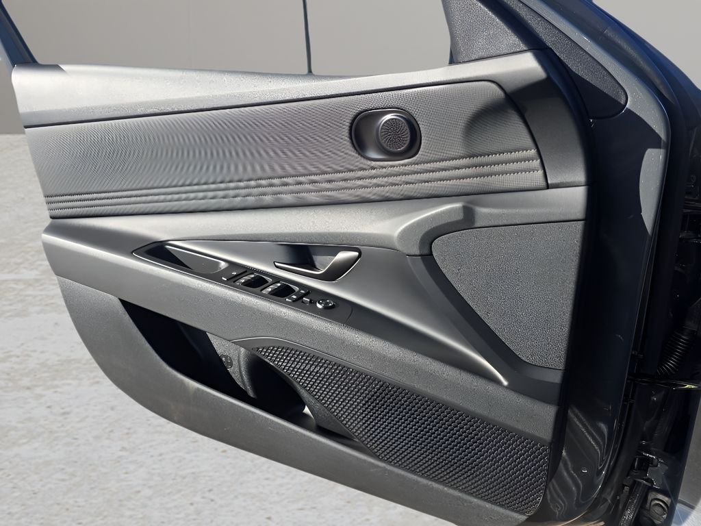 New 2026 Fluid Metal Hyundai SEL Sport Premium image 16