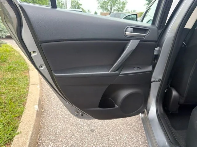 Used 2013 Silver Mazda i Touring image 21