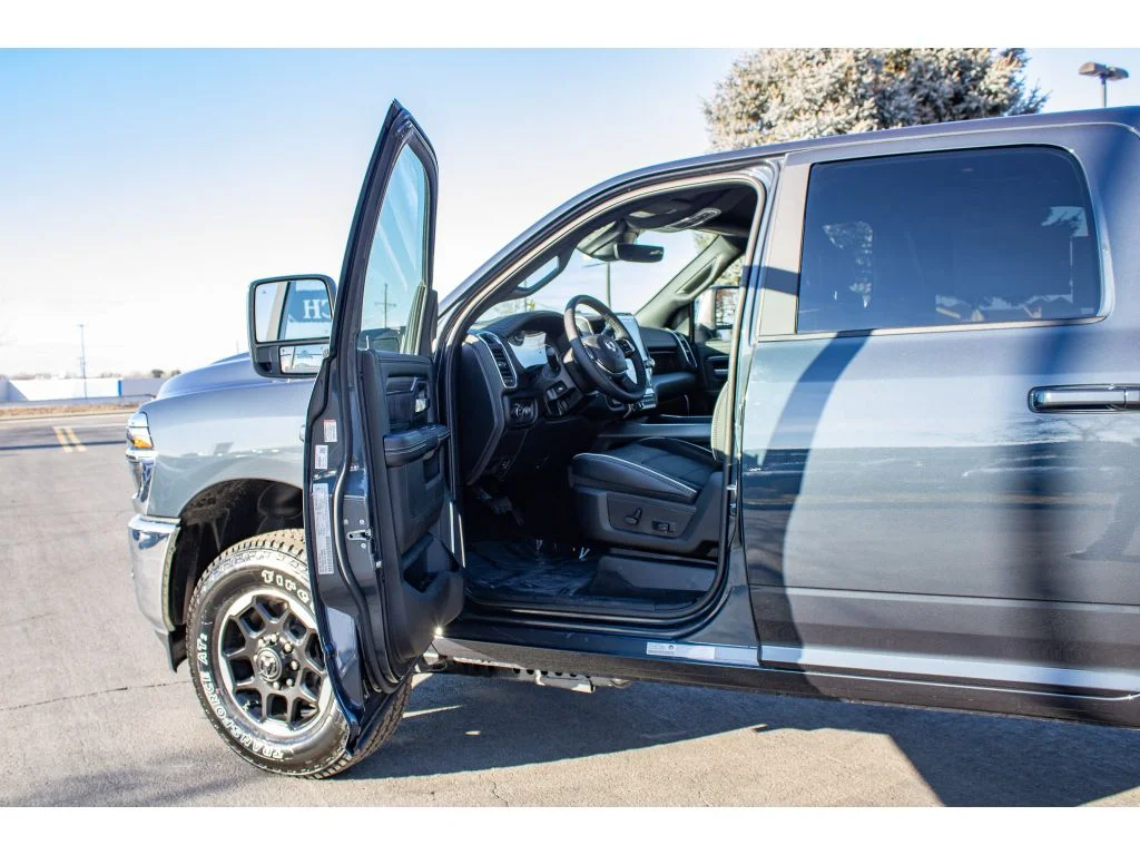 2026 RAM 3500 Laramie - Photo 12