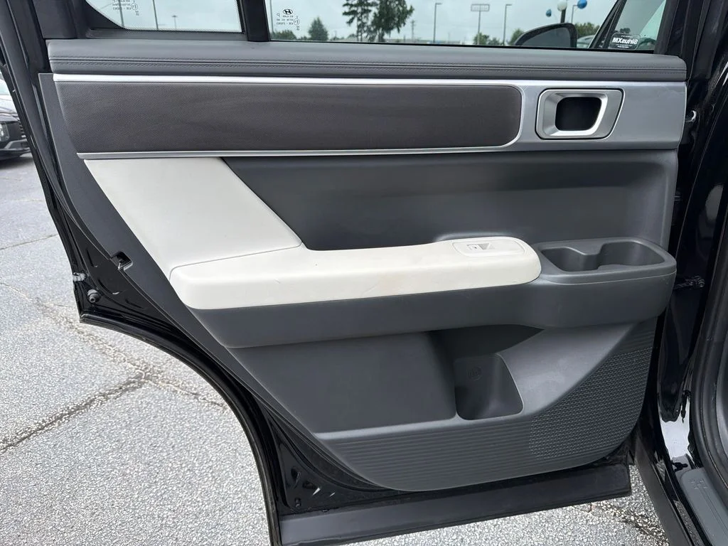 Used 2025 Black Hyundai SE image 22