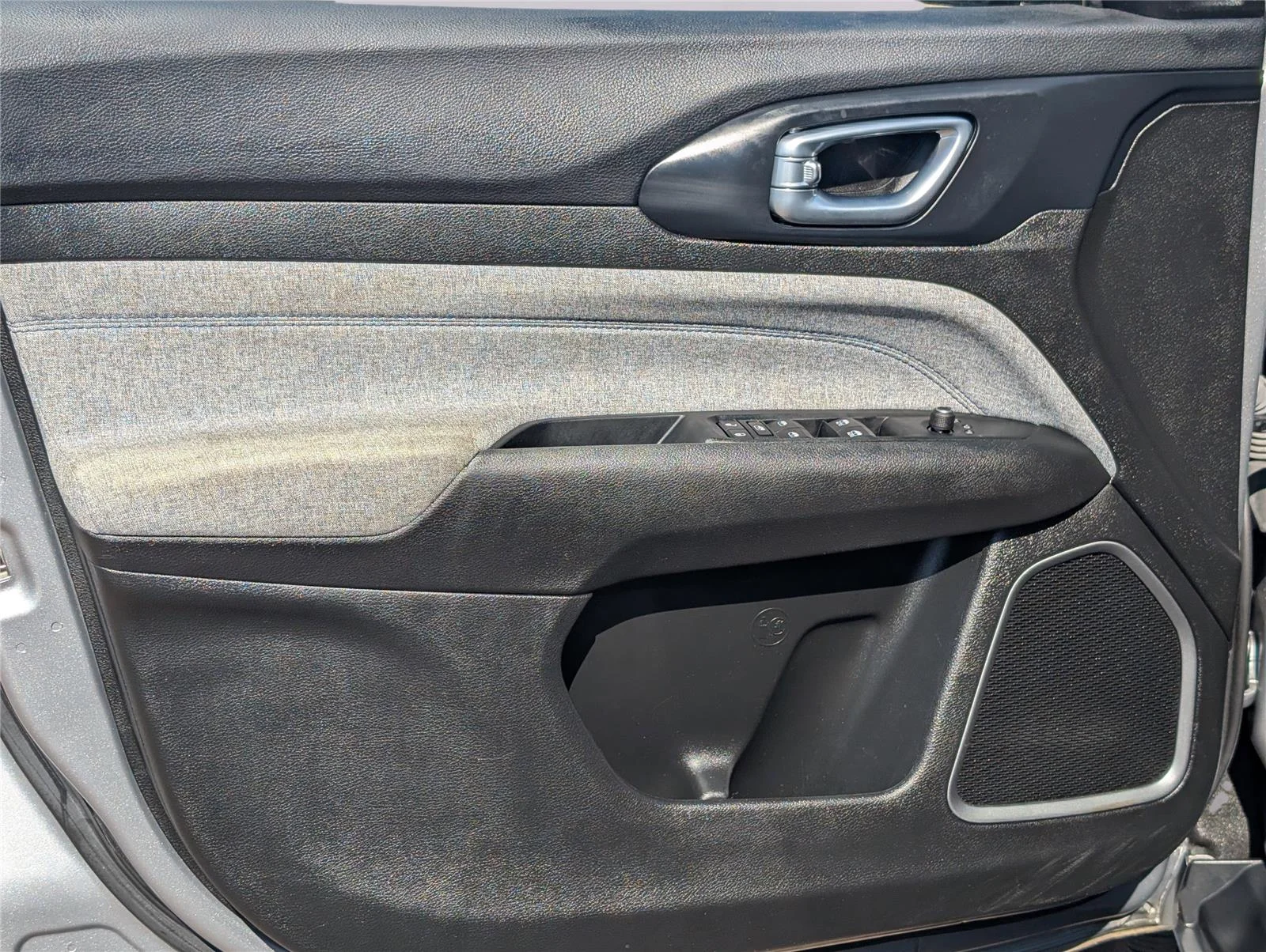 Used 2023 Billet Silver Metallic Clearcoat Jeep Sport image 11