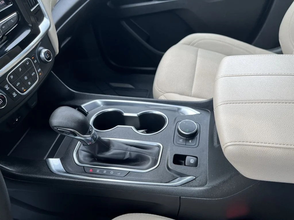 Used 2023 White Chevrolet LS image 22