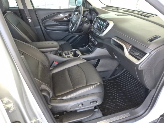 Used 2018 Silver GMC Denali image 21