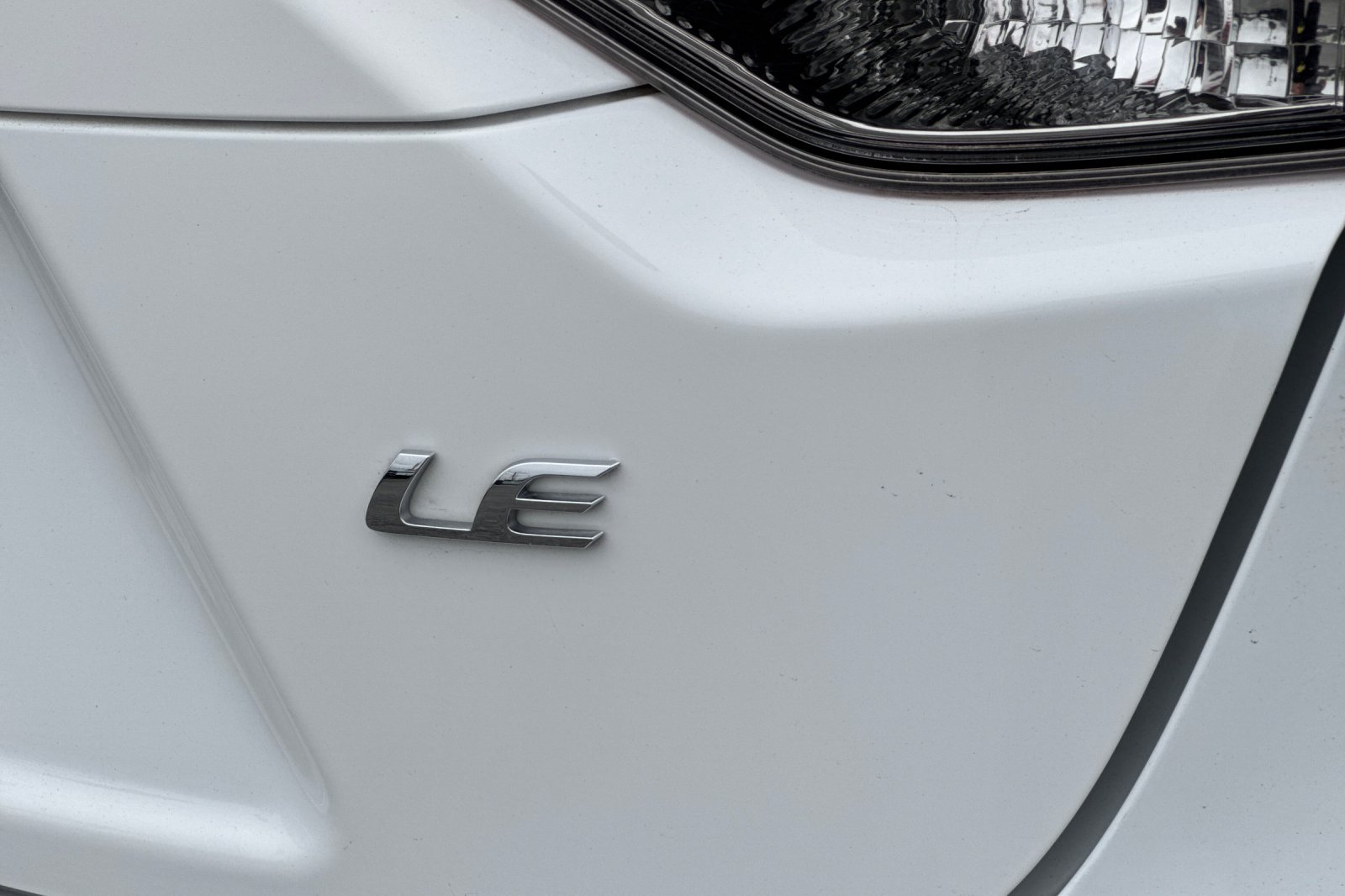 Used 2023 White Toyota LE image 24