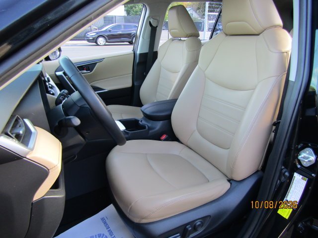 Used 2025 Midnight Black Metallic Toyota XLE Premium image 20