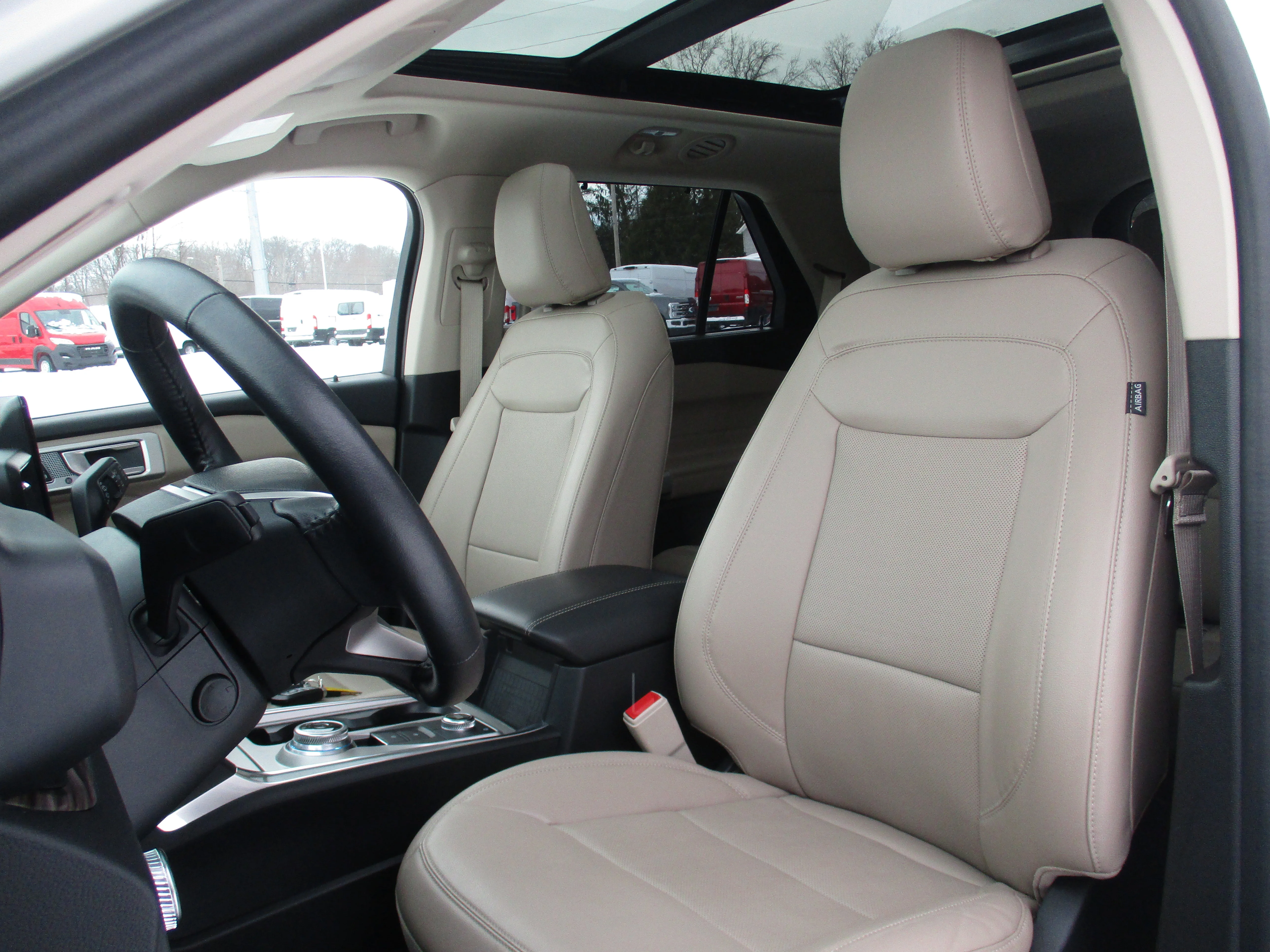 Used 2022 Star White Metallic Tri-Coat Ford Limited image 54