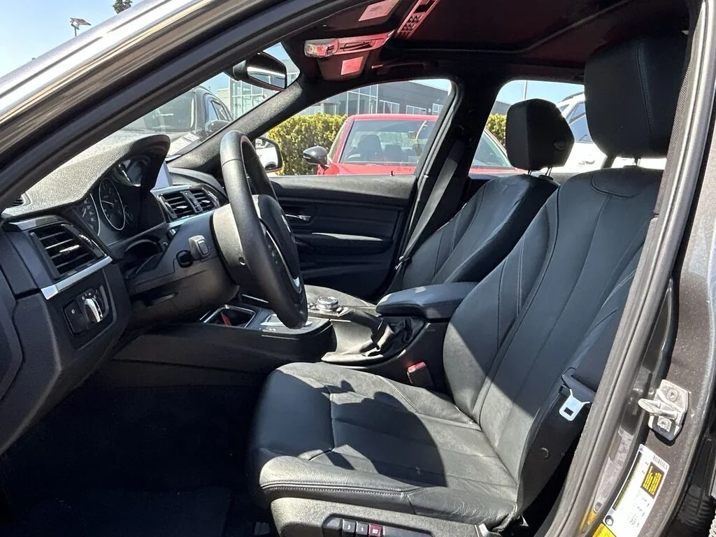 Used 2015 Mineral Grey Metallic BMW xDrive Sedan Dilawri Certified   Local BC   No Acc image 19