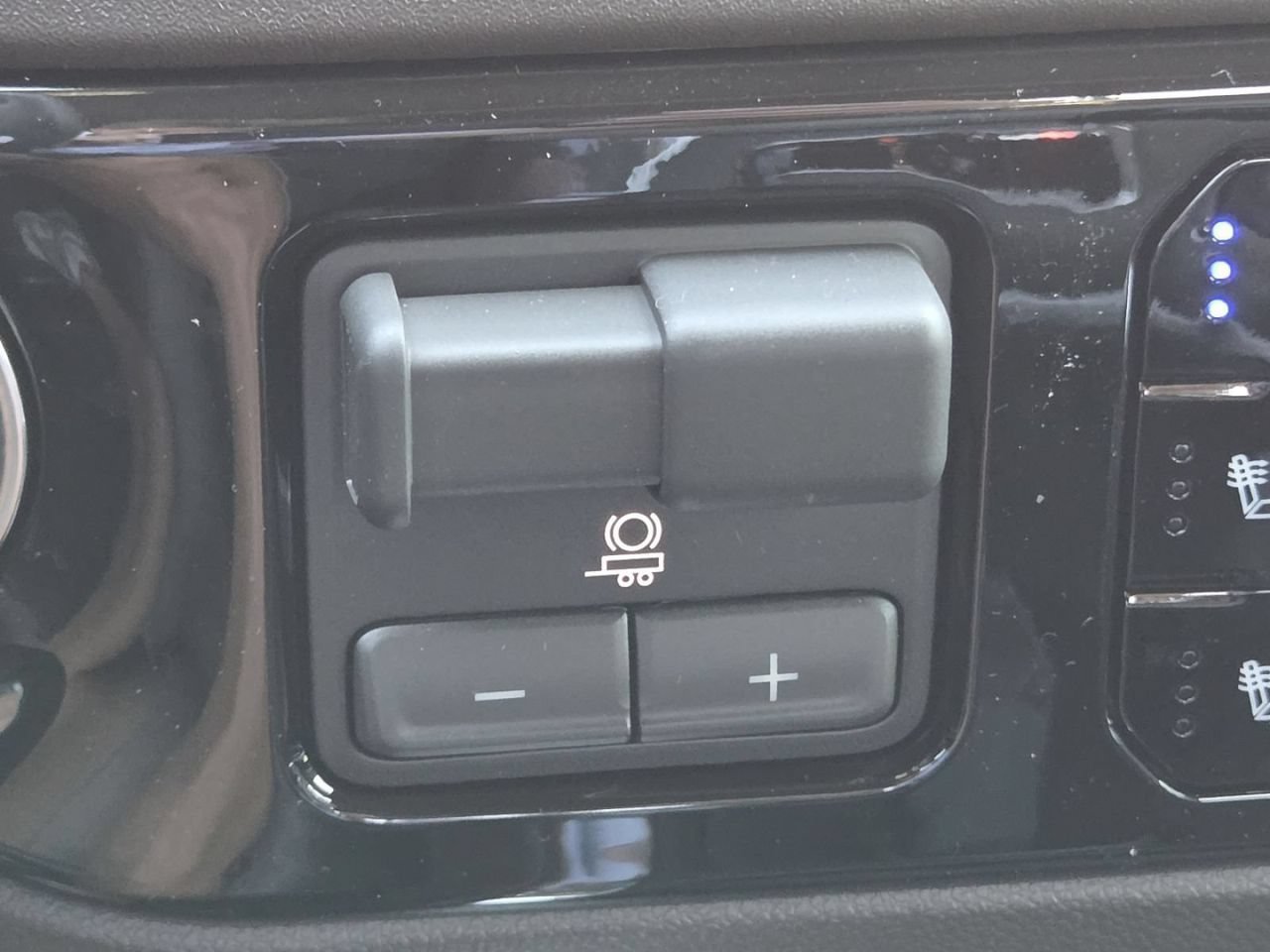 2026 GMC Sierra 1500 SLT - Photo 9