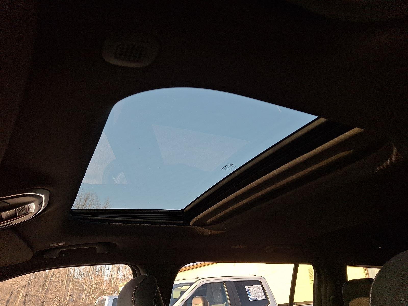 New 2026 Bright White Clear-Coat Exterior Paint Jeep Laredo X image 11