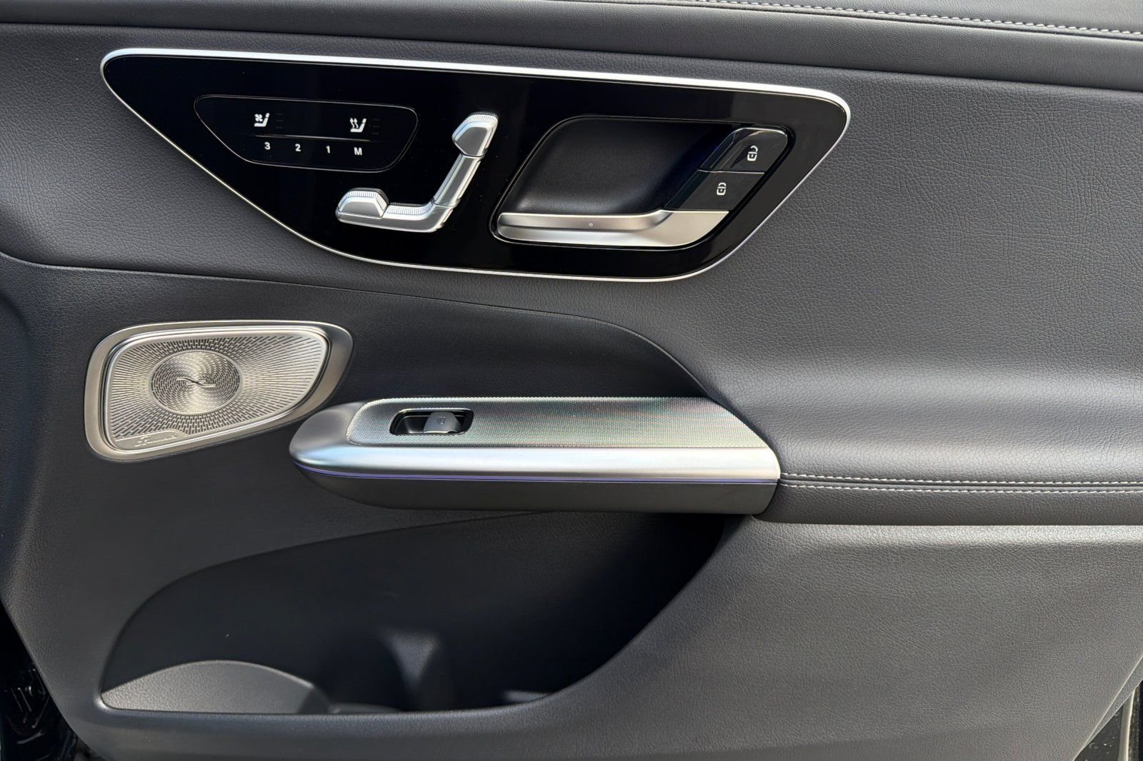 New 2026 Black Mercedes-Benz GLC 300 image 36