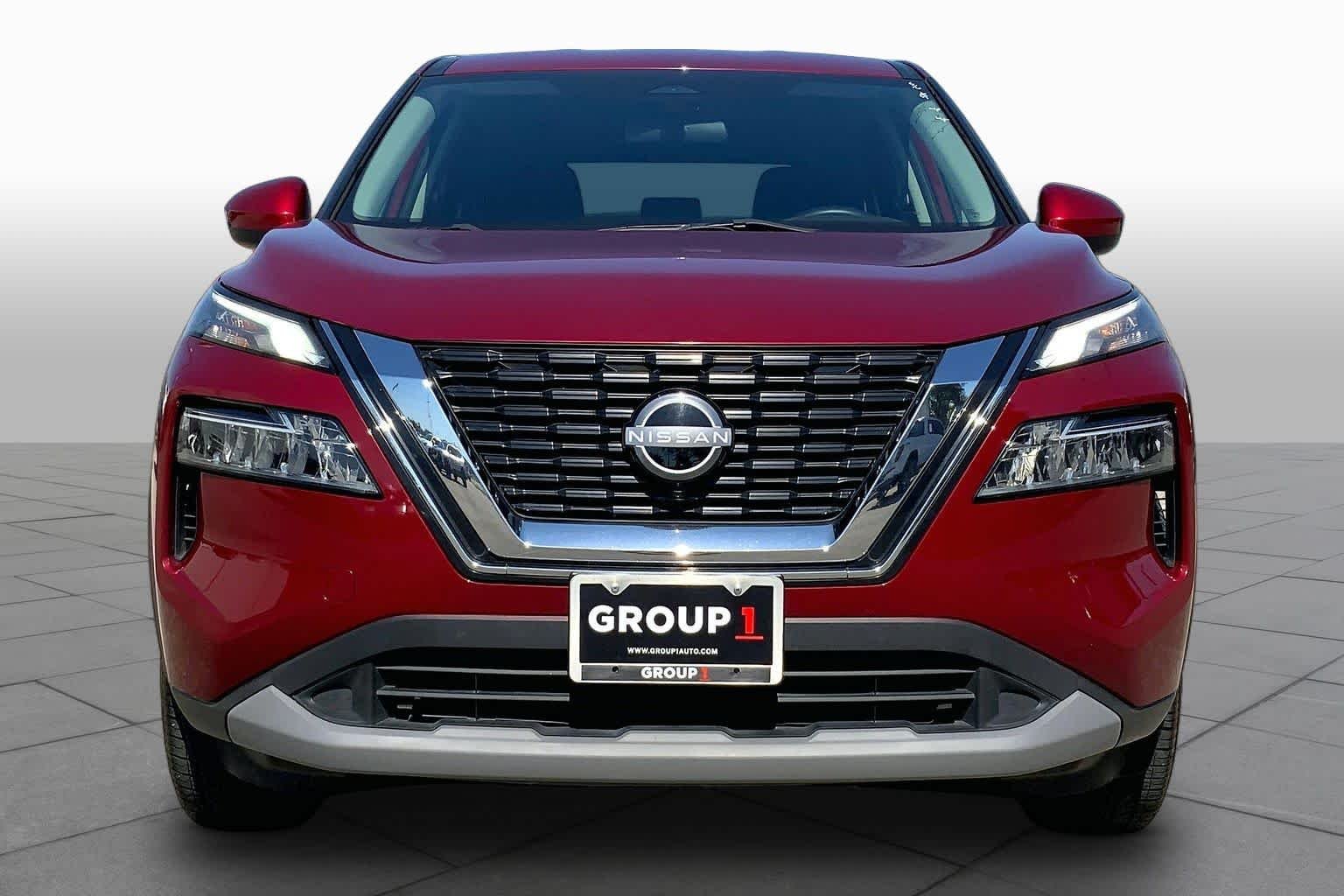 Used 2023 Scarlet Ember Tintcoat Nissan SV image 4