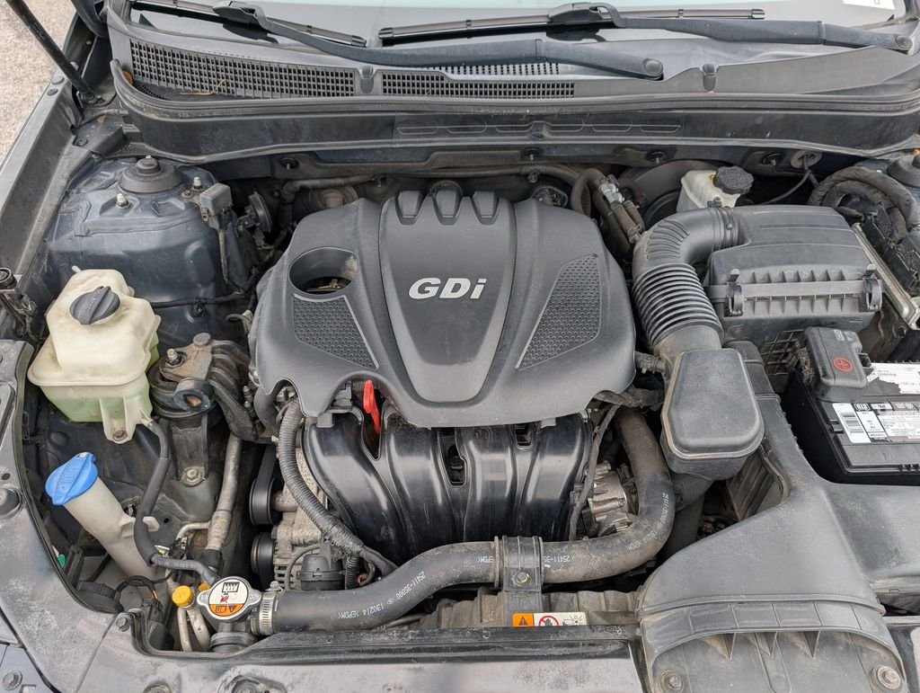 Used 2013 Blue Hyundai GLS image 13
