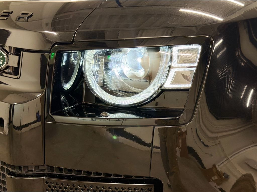 Used 2024 Black Land Rover X-Dynamic SE image 32