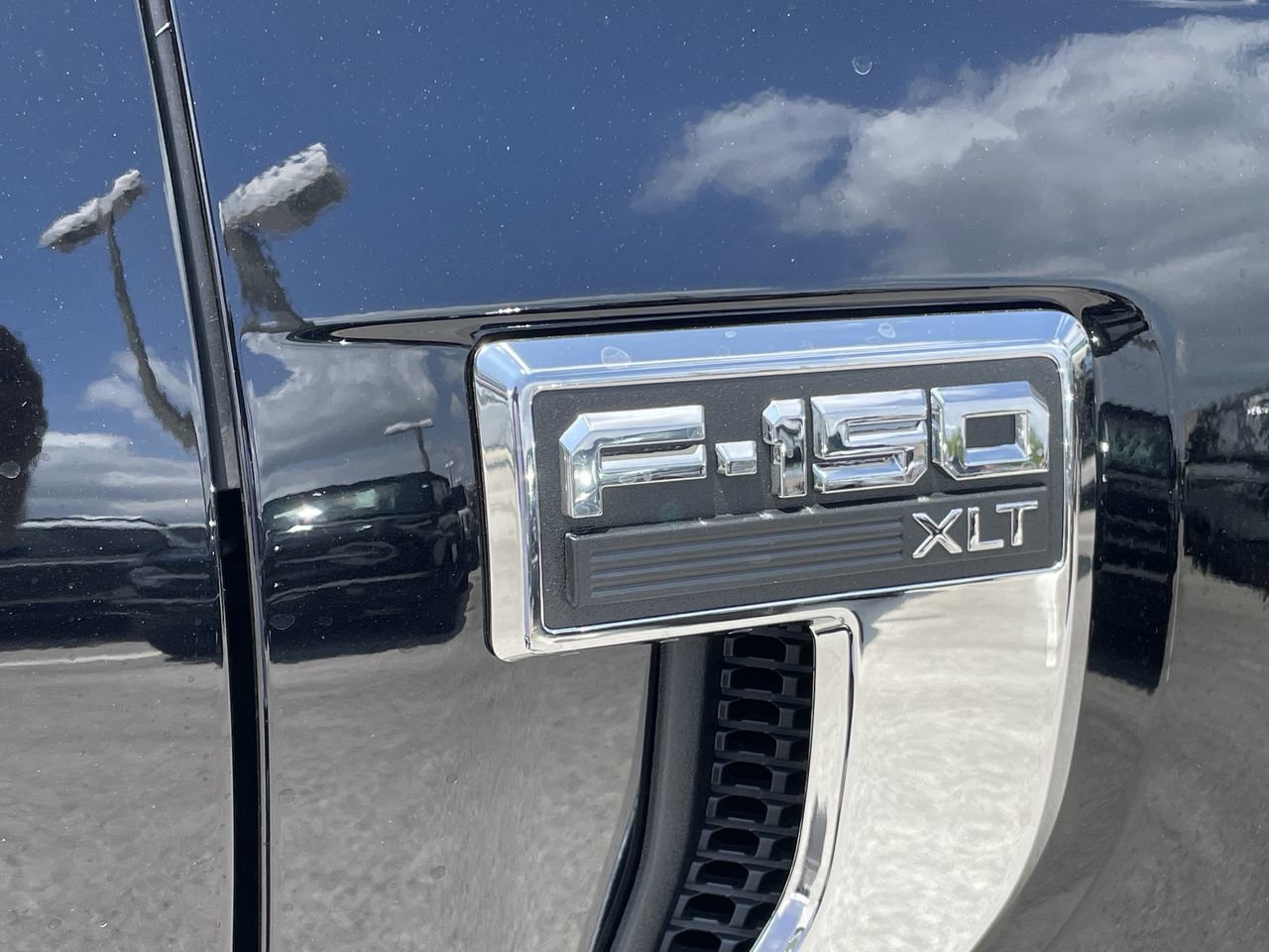 New 2026 Agate Black Metallic Ford XLT image 9