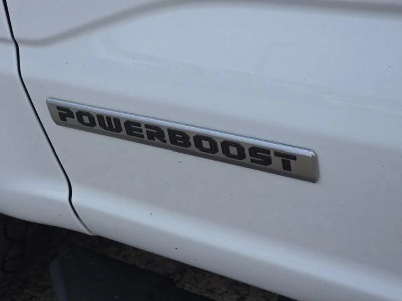 Certified Used 2023 Oxford White Ford XLT image 9