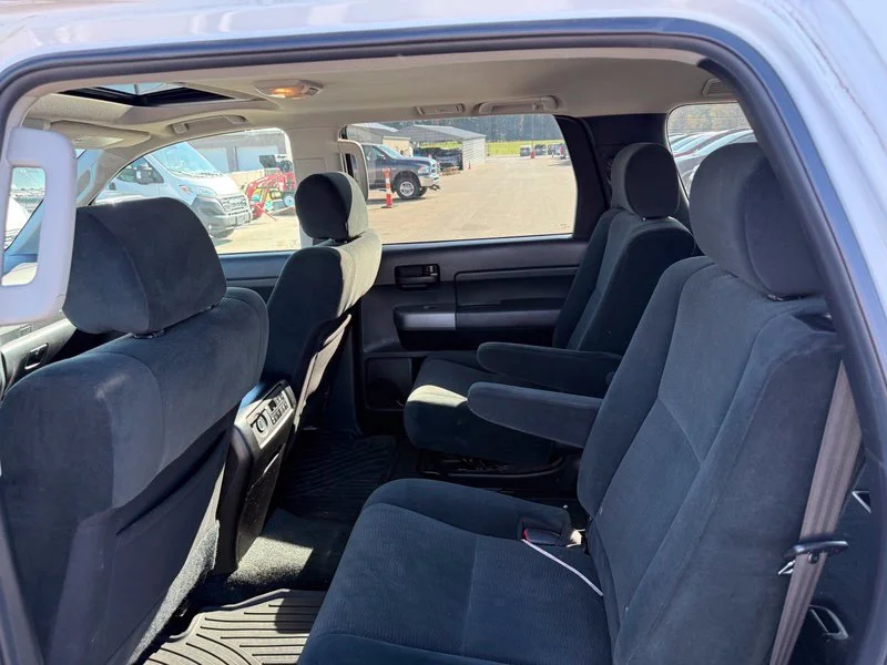 Used 2016 White Toyota SR5 image 6