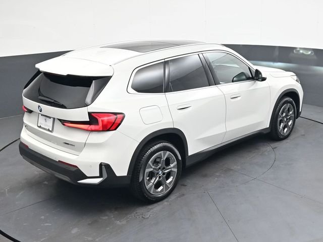 Used 2023 White BMW xDrive28i image 31