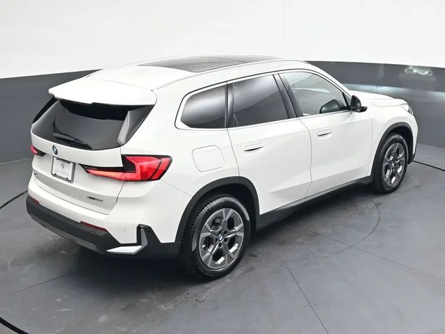 Used 2023 White BMW xDrive28i image 31
