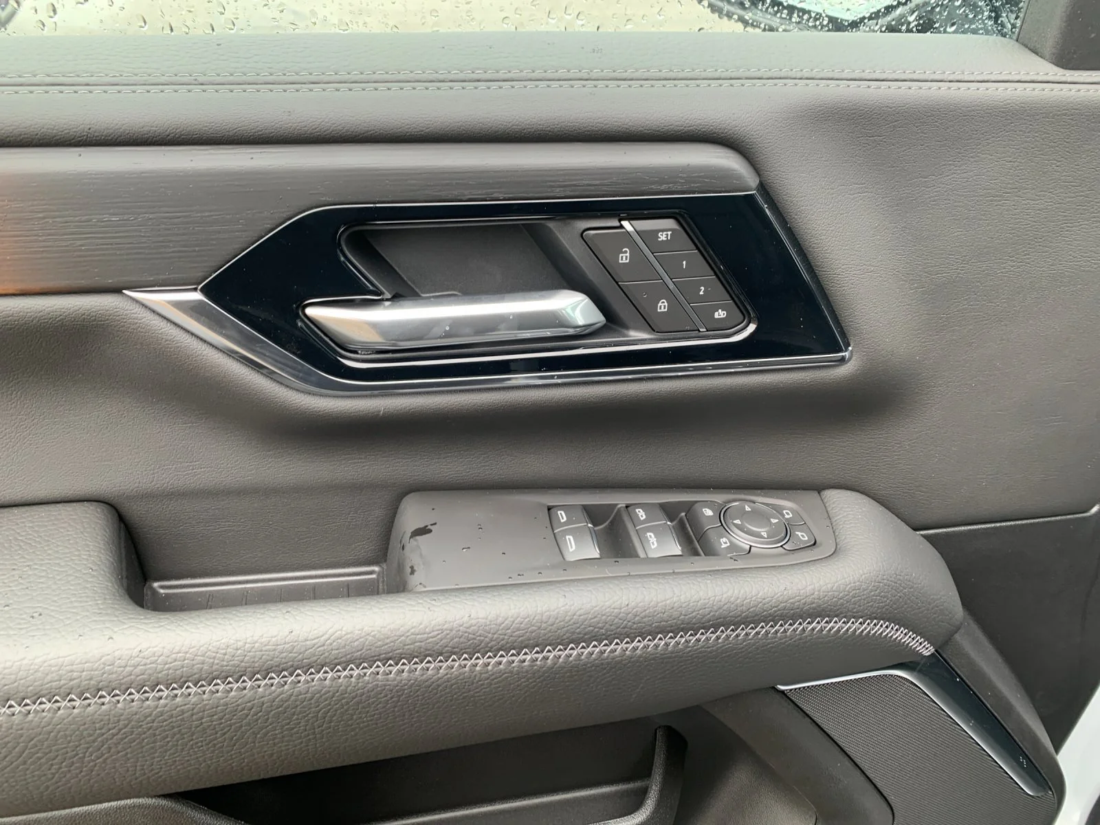 2026 GMC Yukon Denali - Photo 12