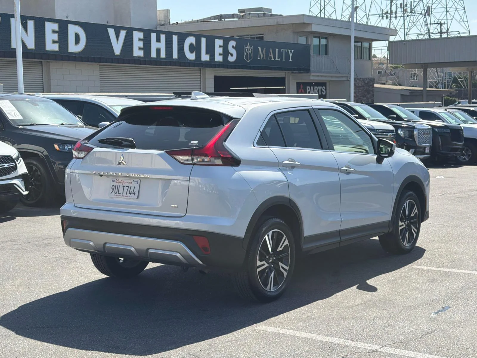 Used 2025 White Diamond Mitsubishi SE image 16