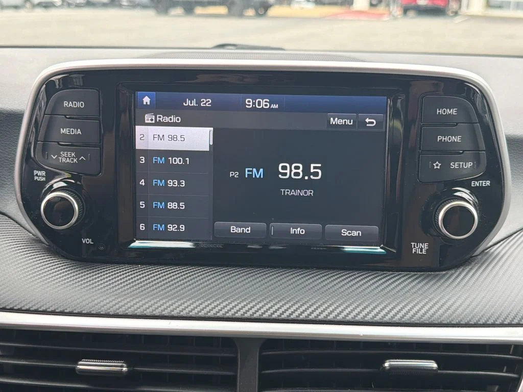 Used 2019 Silver Hyundai SE image 28