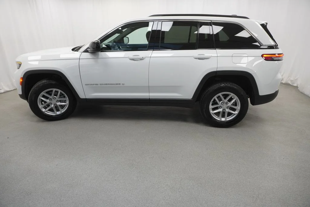 Used 2025 White Jeep Laredo X image 15