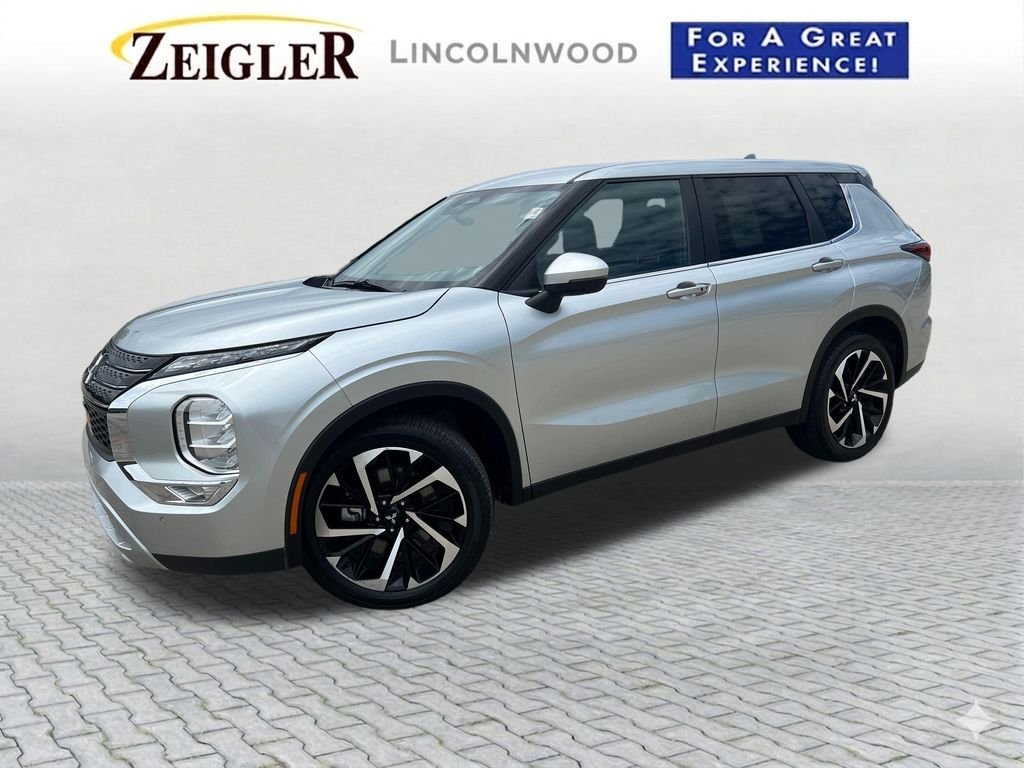 Used 2024  Mitsubishi SE image 2