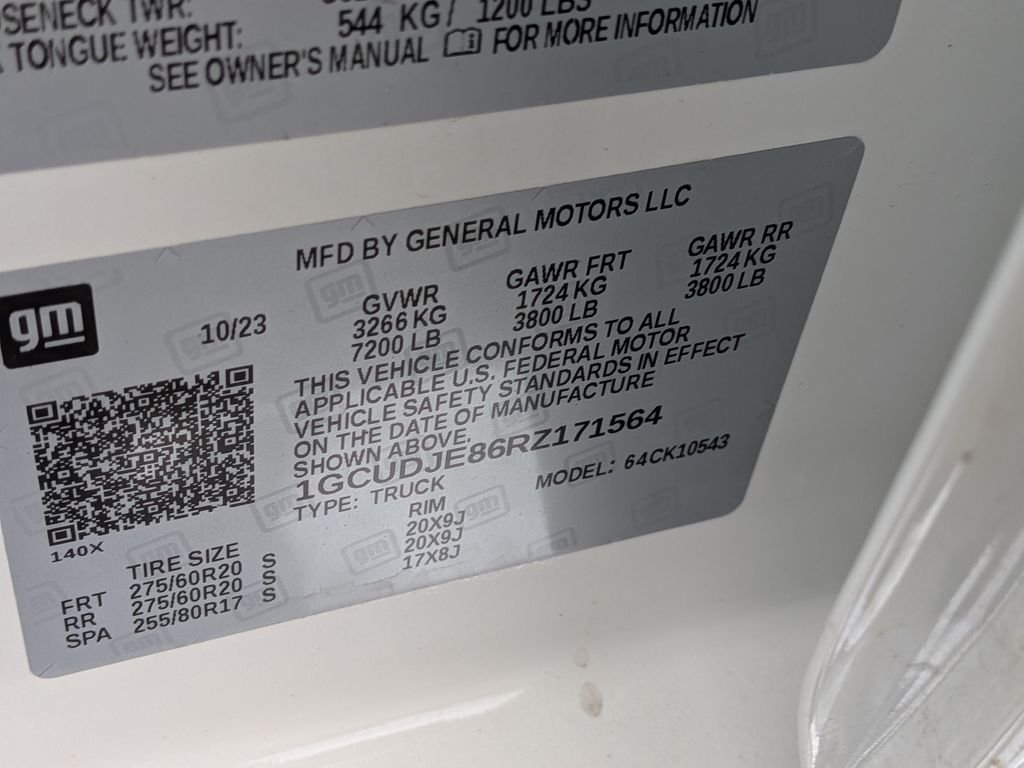 Used 2024 Beige Chevrolet High Country image 25